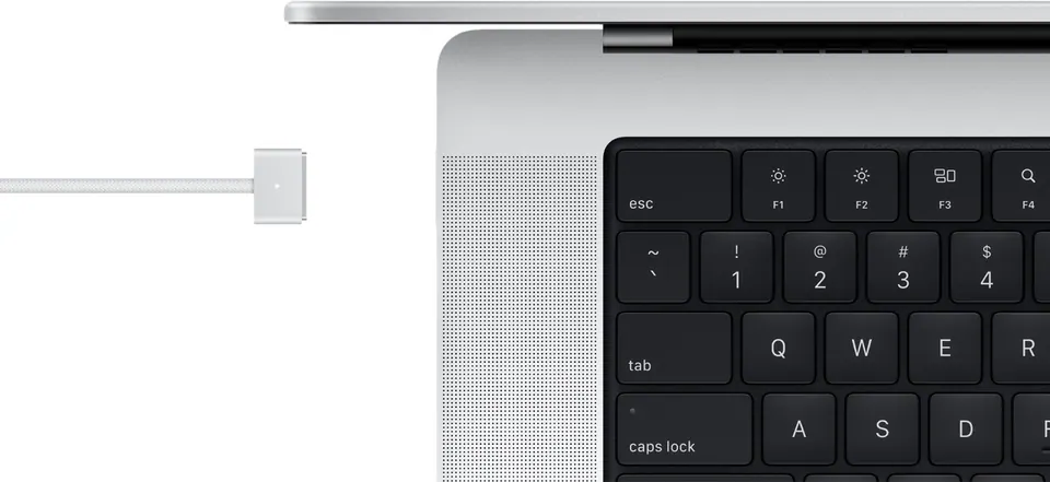 Cáp MagSafe 3 cắm vào cạnh trái MacBook Pro