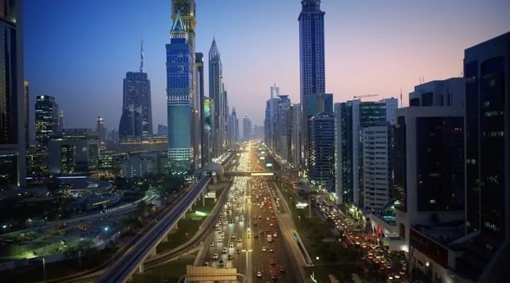 Thành phố về đêm nhìn từ trên cao trong Aerial. (Ảnh: GitHub JohnCoates/Aerial)