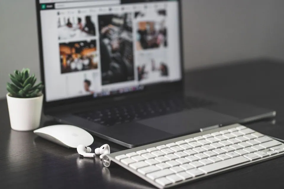 Bàn phím ngoài cho MacBook: Magic Keyboard hay bàn phím cơ?