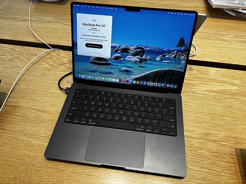 MacBook Ultra OLED cảm ứng: những gì đã biết trước ngày ra mắt