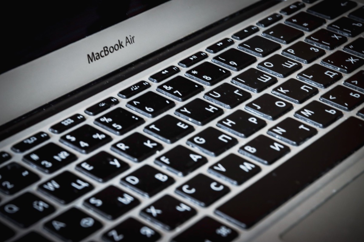 Bàn phím Butterfly vs Magic Keyboard: Cuộc cách mạng bàn phím của Apple